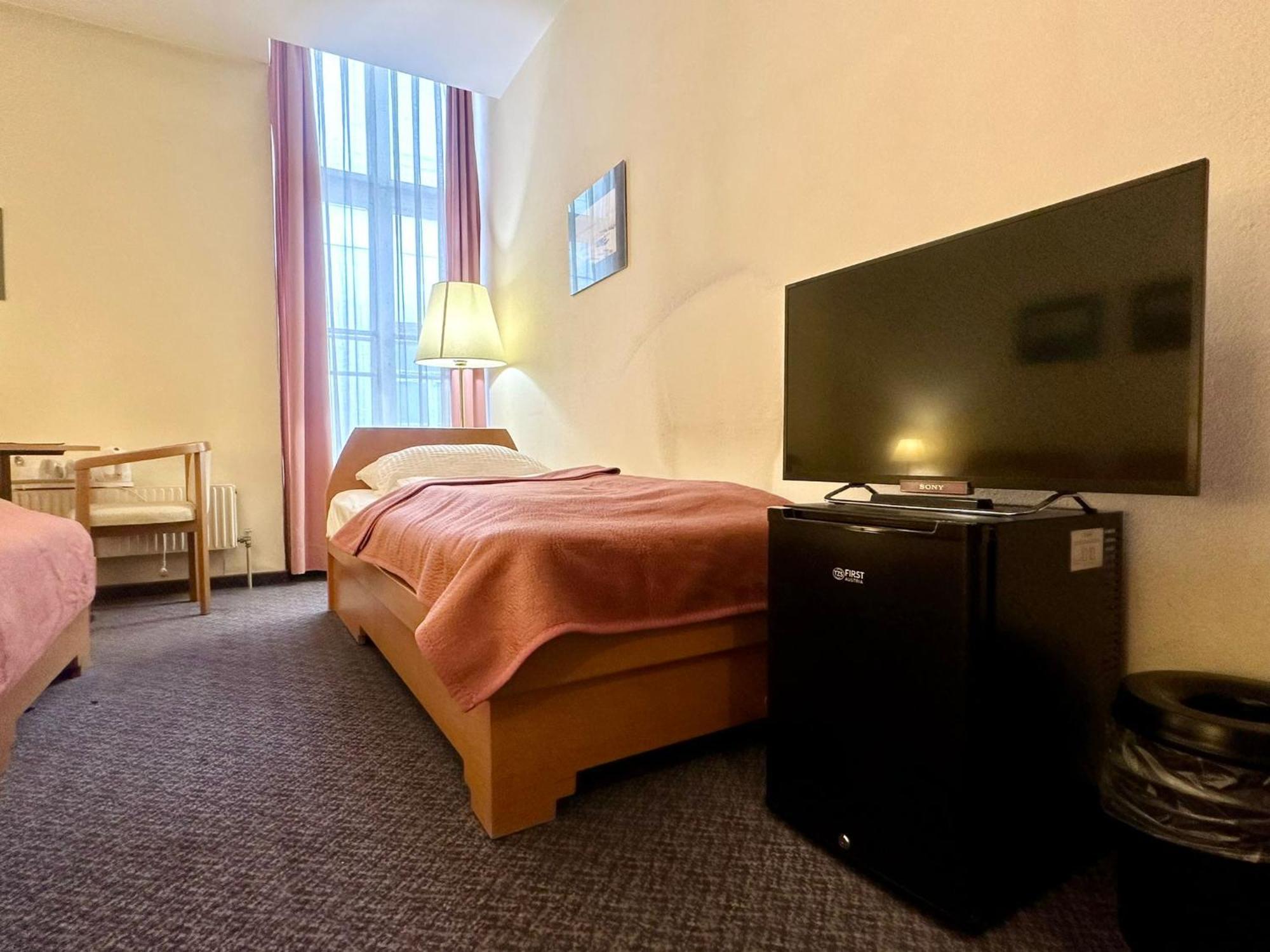 Very Central Apartments, 5 Min To City Center, No Reception Відень Екстер'єр фото