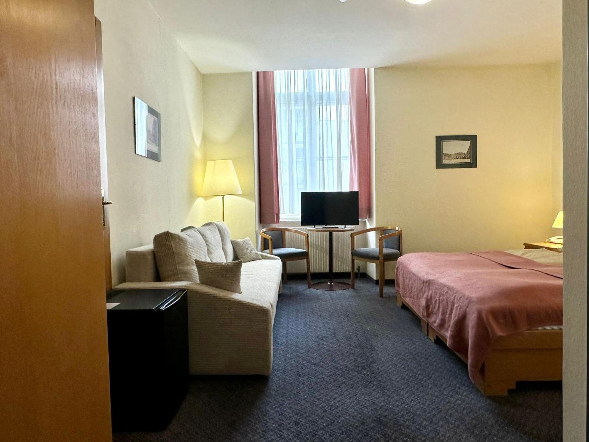 Very Central Apartments, 5 Min To City Center, No Reception Відень Екстер'єр фото