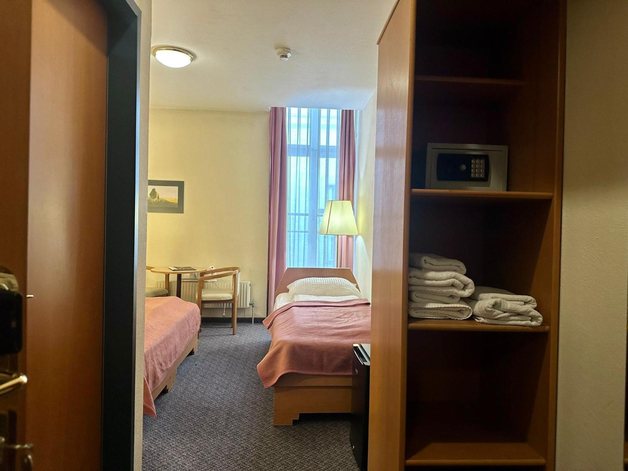 Very Central Apartments, 5 Min To City Center, No Reception Відень Екстер'єр фото