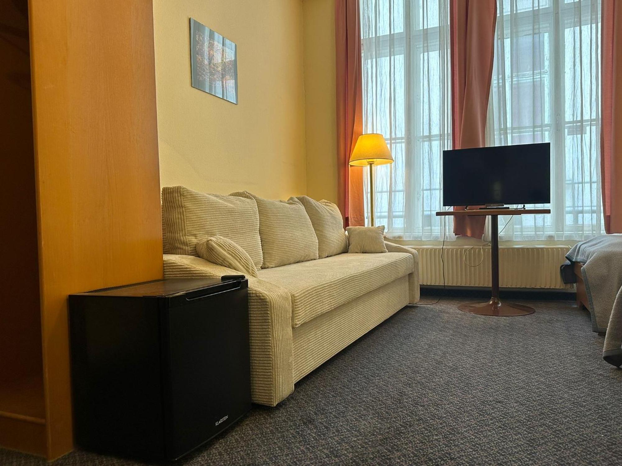 Very Central Apartments, 5 Min To City Center, No Reception Відень Екстер'єр фото