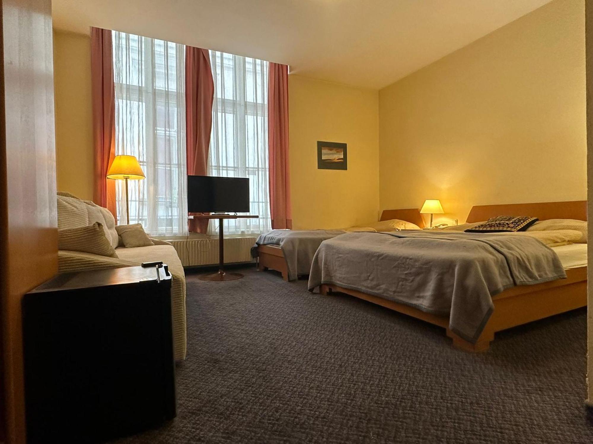 Very Central Apartments, 5 Min To City Center, No Reception Відень Екстер'єр фото