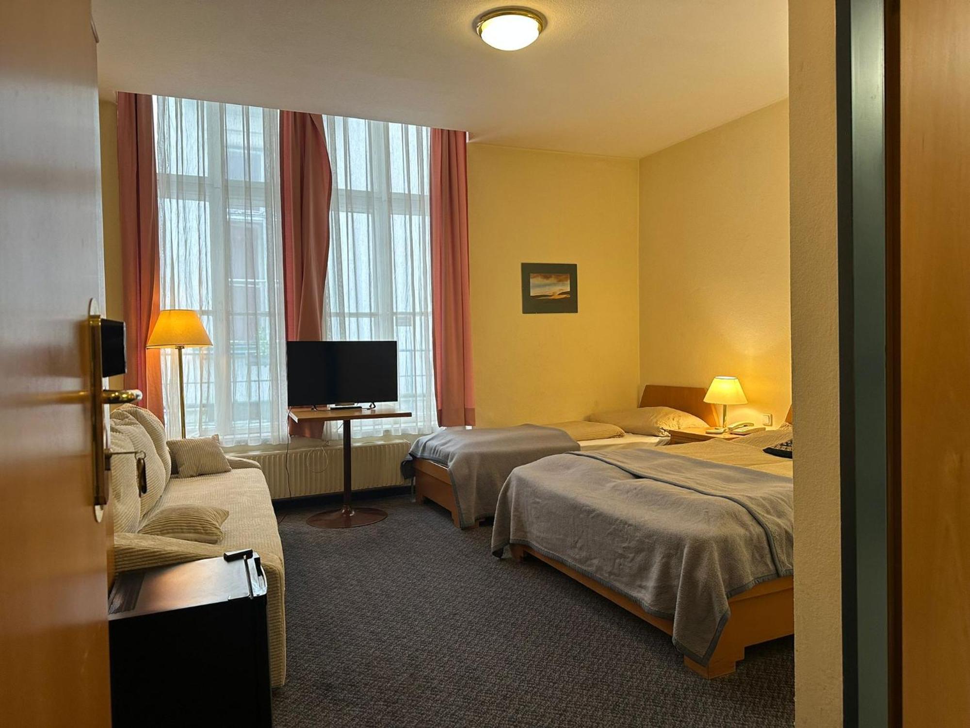 Very Central Apartments, 5 Min To City Center, No Reception Відень Екстер'єр фото