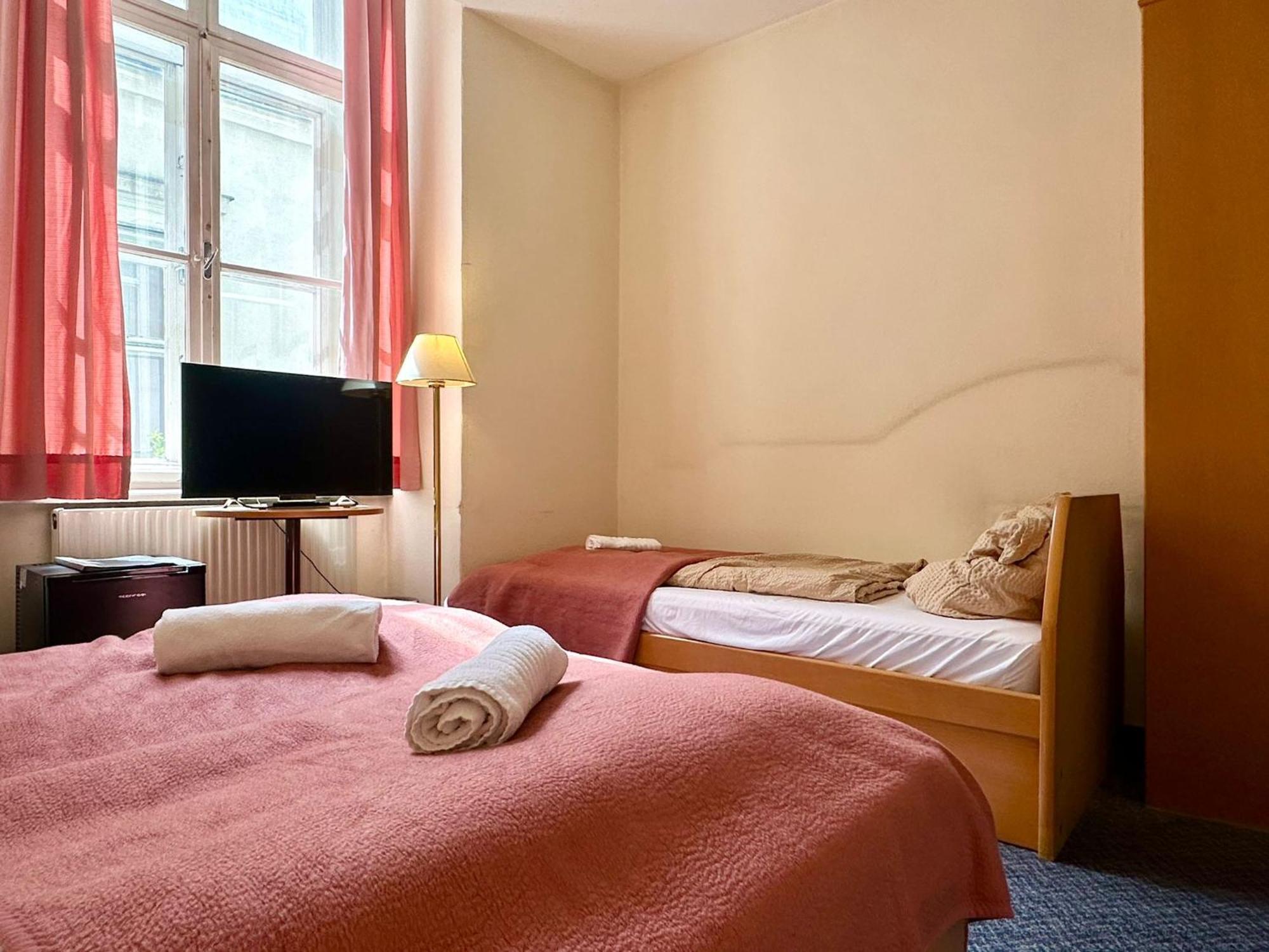Very Central Apartments, 5 Min To City Center, No Reception Відень Екстер'єр фото