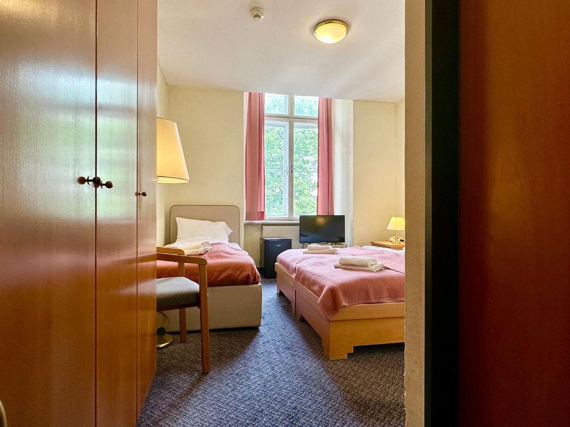 Very Central Apartments, 5 Min To City Center, No Reception Відень Екстер'єр фото