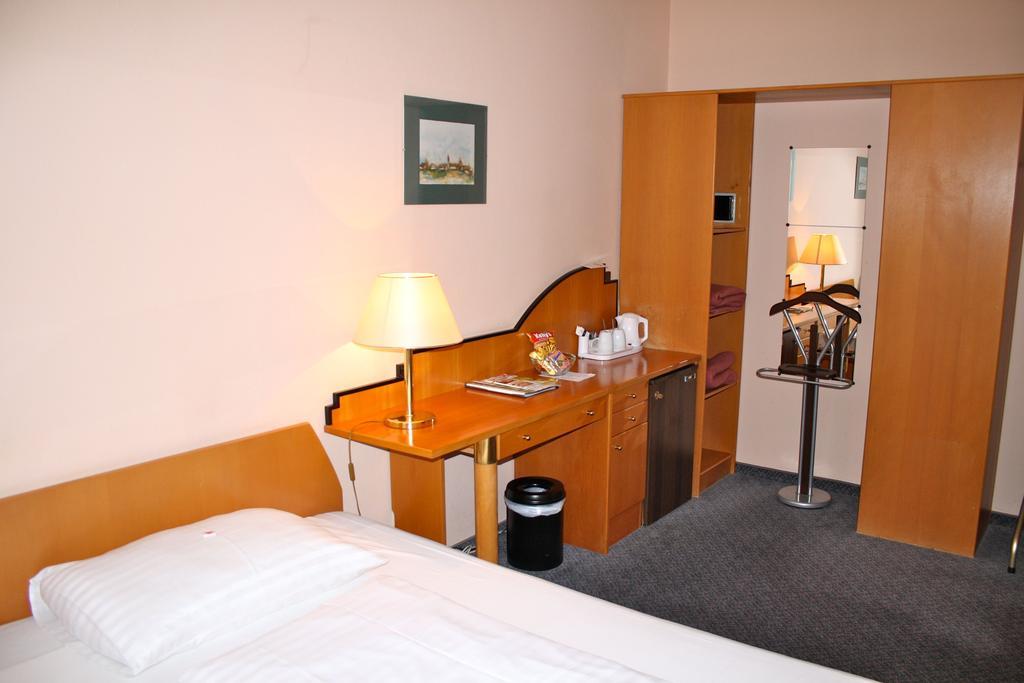 Very Central Apartments, 5 Min To City Center, No Reception Відень Екстер'єр фото