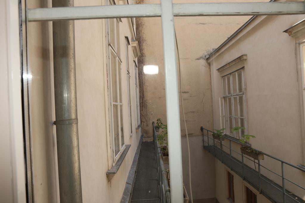 Very Central Apartments, 5 Min To City Center, No Reception Відень Екстер'єр фото